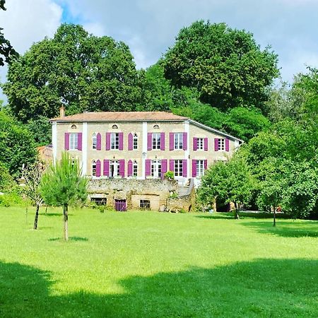 Les Volets Violets Bed & Breakfast Salles  Exterior photo